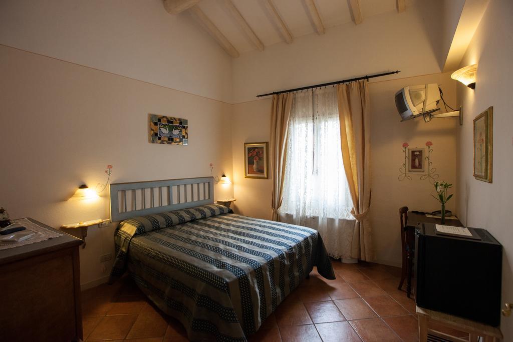 Hotel Locanda Degli Artisti Borgo San Lorenzo Room photo