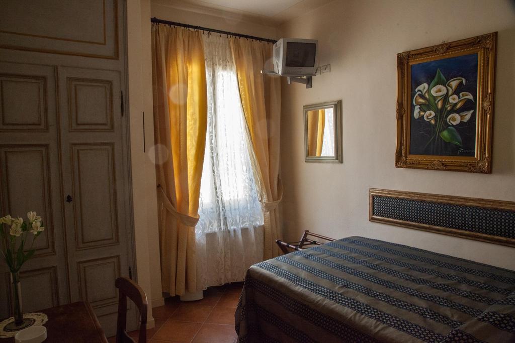 Hotel Locanda Degli Artisti Borgo San Lorenzo Room photo